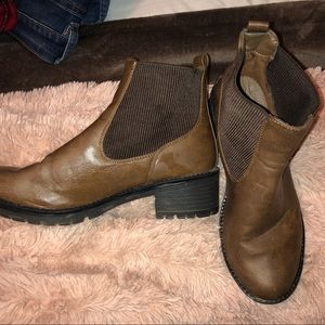 Brown & black faux leather boots Ardene size 8